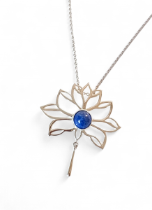 Kwiat Lotosu z lapis lazuli, srebrny wisior damski pr 925