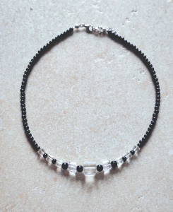 Naszyjnik z kryształami Swarovskiego i perełkami 01